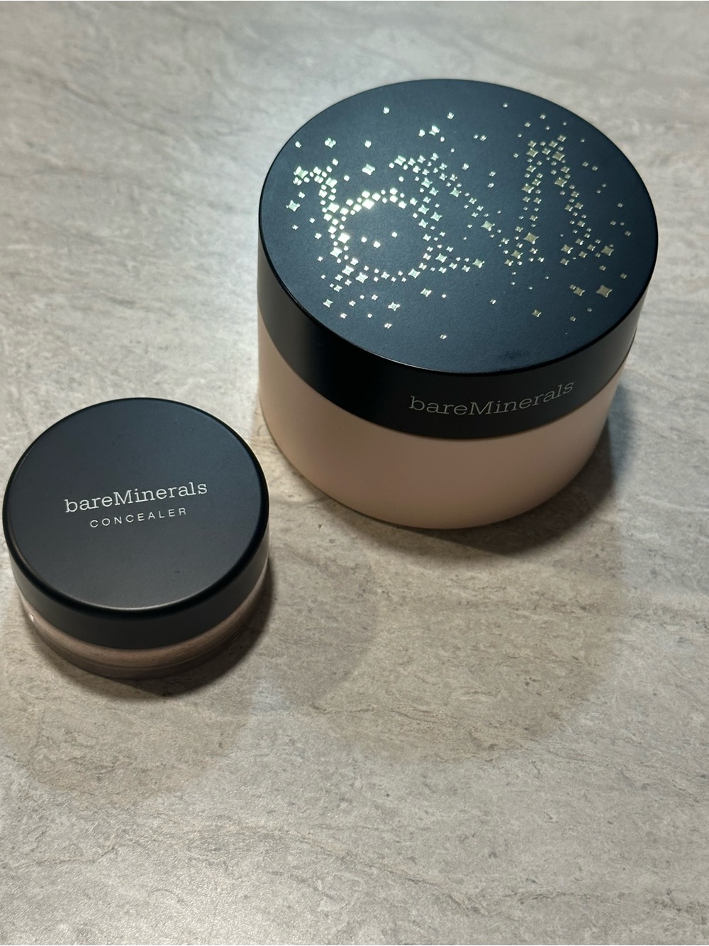bareMinerals Concealer and Finishing Powder - Black Caps, Cream Jar
